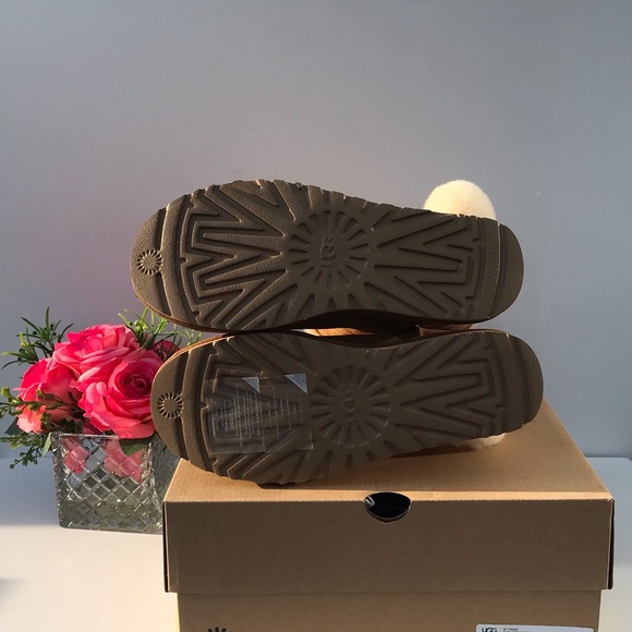 UGG Classic Short Charm - Picture 6 of 10